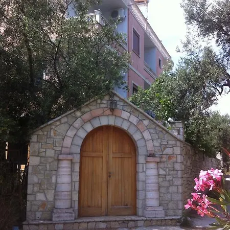 Gasthof Irini's Garden Qeparo
