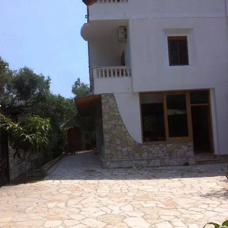 Irini's Garden Gasthof *
