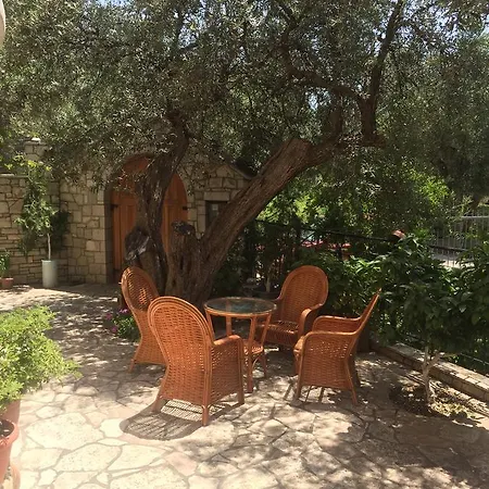 Gasthof Irini's Garden *