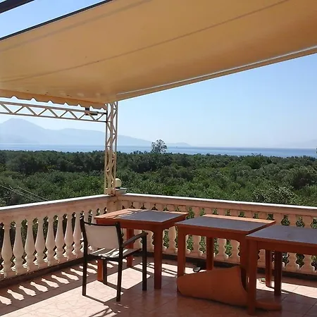 Irini's Garden Maison d'hôtes Qeparo