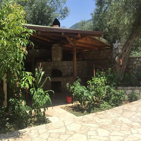 Maison d'hôtes Irini's Garden Qeparo